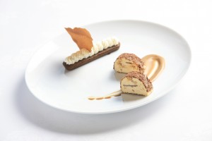 キャラメルナッツのセミフレッド　ケーク　オ　カフェとフロマージュブランクリーム