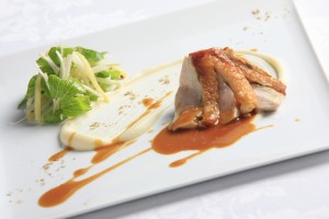 柔らかく調理したホロホロ鳥ムネ肉