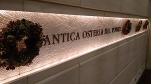 店頭にはクリスマスリース